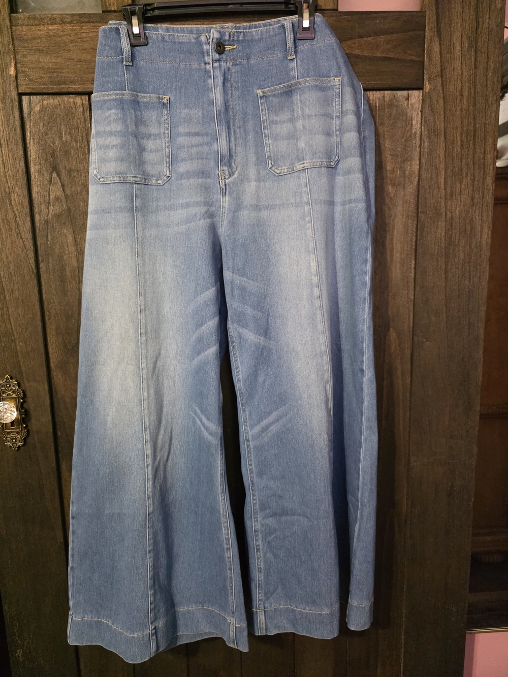 HALARA Light Wash Wide-Leg Jeans with Front Patch Pockets
